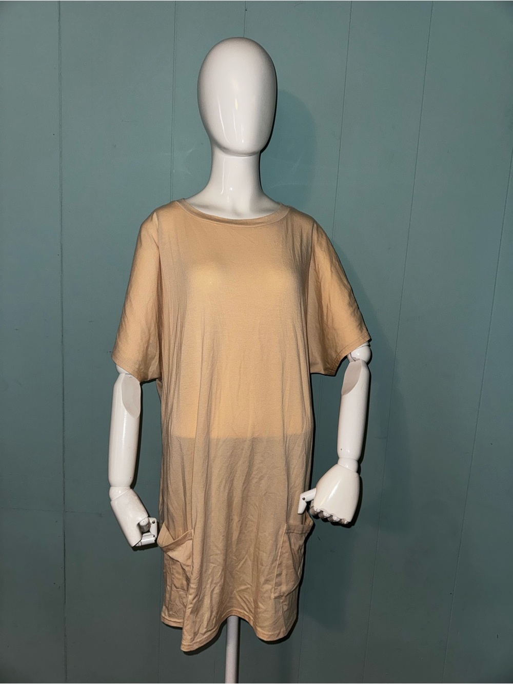 Relaxed Short Sleeve Pocket Tunic in Cream
